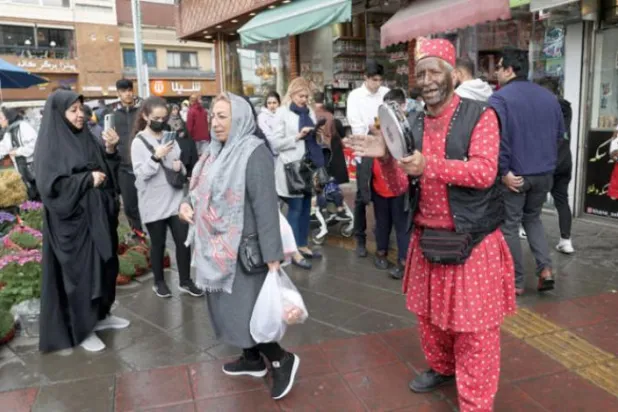 Iranians Deprived of New Year’s Cheer amid Economic Crisis 