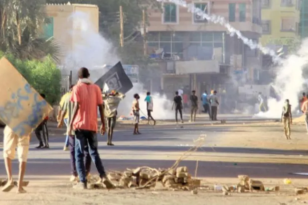 گزشتہ ہفتے خرطوم میں شہری حکمرانی اور محاسبے کے مطالبے کے لیے ہونے والے مظاہروں کا منظر (اے ایف پی)