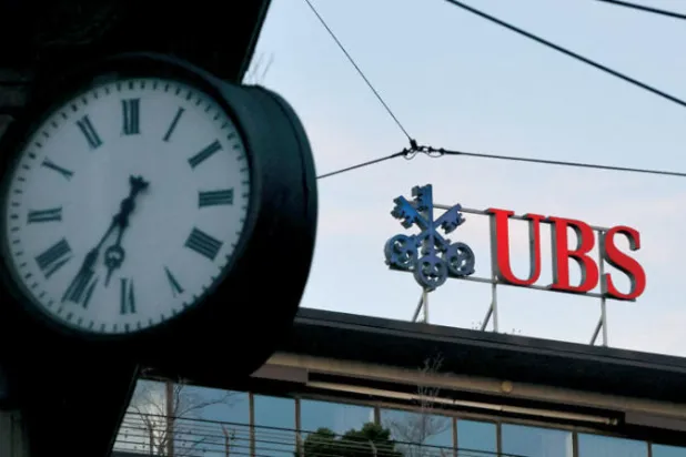 {يو بي إس} يعرض إعادة شراء سنداته لتهدئة مخاوف المستثمرين