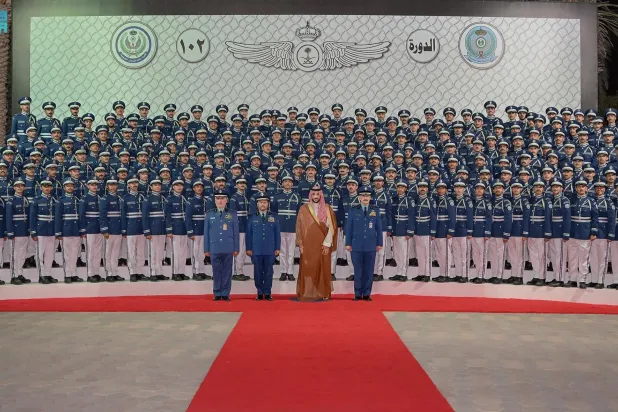 وزير الدفاع السعودي يرعى تخريج طلبة كلية الملك فيصل الجوية