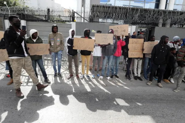 إجلاء نحو 290 مهاجراً عاجياً من تونس