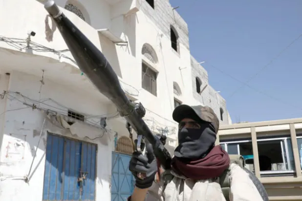 قرار حوثي بمصادرة فوائد الدين الداخلي وأموال المودعين في البنوك