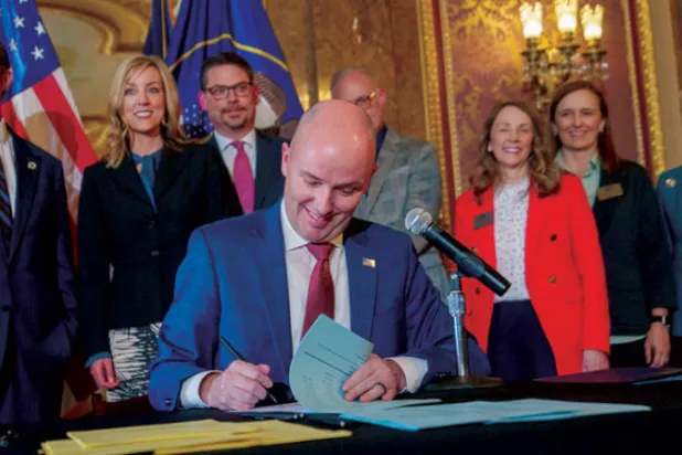 ولاية أميركية تضع شروطاً لاستخدام القصّر مواقع التواصل