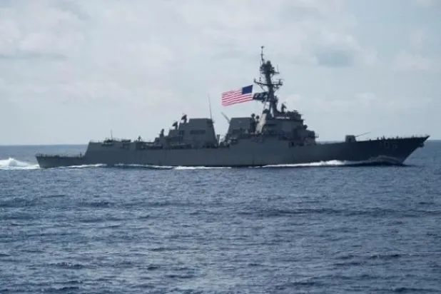 خلاف بين البحريتين الصينية والأميركية بسبب مدمرة في بحر الصين الجنوبي