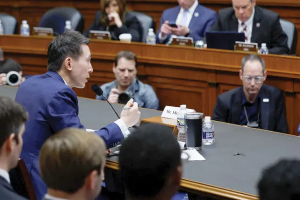 ماكرون وفون دير لاين إلى بكين قريباً