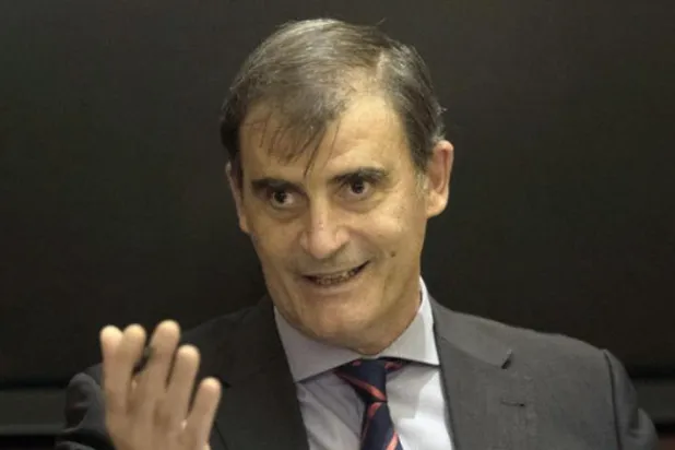  ارنسٹو رامیریز ریگو بیروت میں پریس کانفرنس کے دوران (اے پی)