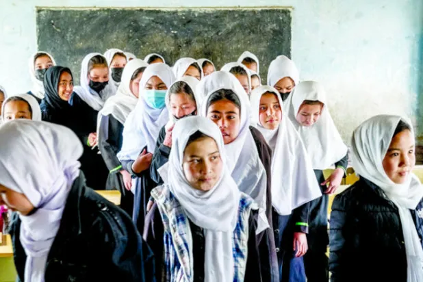 نساء في كابل ينظمن احتجاجات ضد حظر «طالبان» تعليم الفتيات