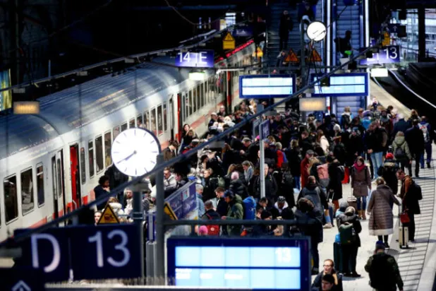 كيف يؤثر الاقتصاد على النمو السكاني العالمي؟