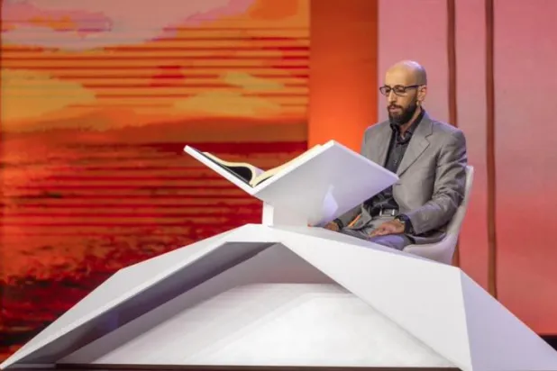 از هالیوود تا ریاض.. شرکت‌کننده آمریکایی بینندگان «عطر الکلام» را سر وجد آورد