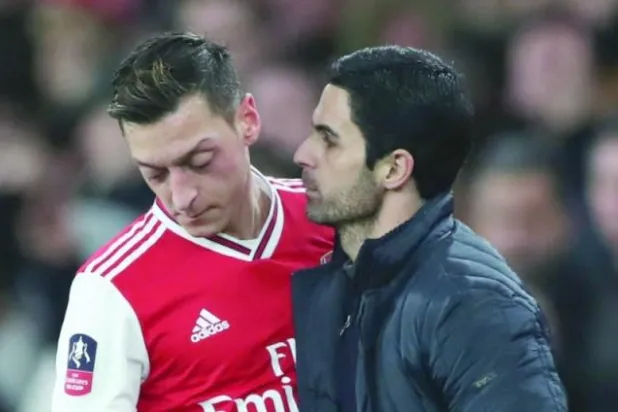 التخلص من أوزيل كان أهم قرار اتخذه أرتيتا في ولايته مع آرسنال