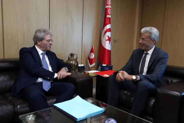 مفوض أوروبا للشؤون الاقتصادية يبحث في تونس حل الأزمة المتفاقمة