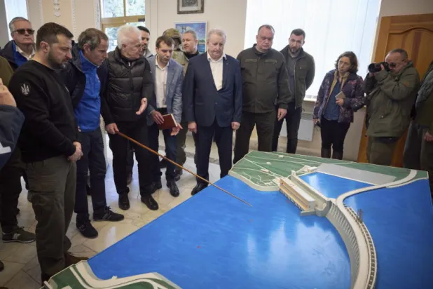 زيلينسكي: روسيا تحتجز محطة زابوريجيا رهينة ولا يمكن ضمان أمنها