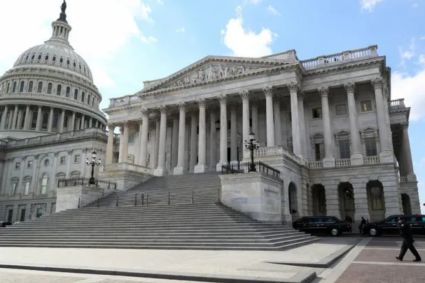 خطوة جديدة في «الشيوخ» الأميركي نحو إلغاء تفويضي حربي العراق