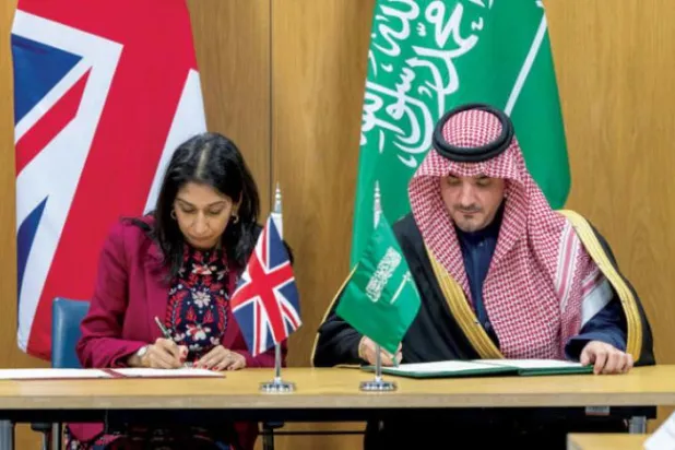 سعودی و بریتانیا قراردادهای امنیتی، توسعه ای و آموزشی امضا کردند