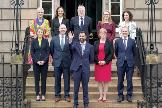 حمزة يوسف يؤدي اليمين رئيساً لحكومة اسكوتلندا