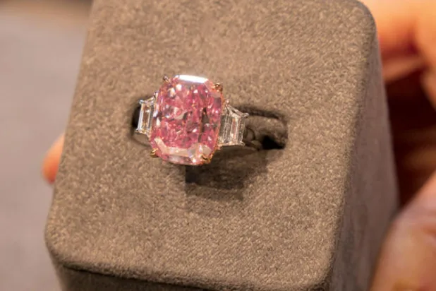 طرح ماسة وردية بـ 35 مليون دولار في «سوذبيز»