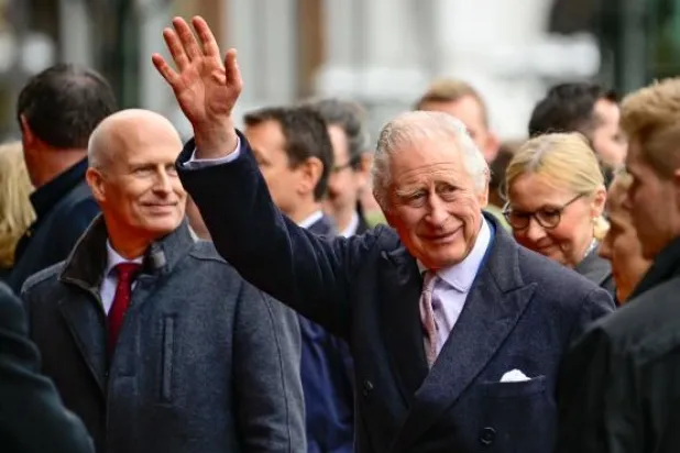 الملك تشارلز يختتم أول زيارة خارجية بجولة في هامبورغ