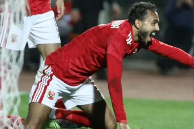 الأهلي المصري يتعملق ويستعرض بثلاثية في الشباك الهلالية