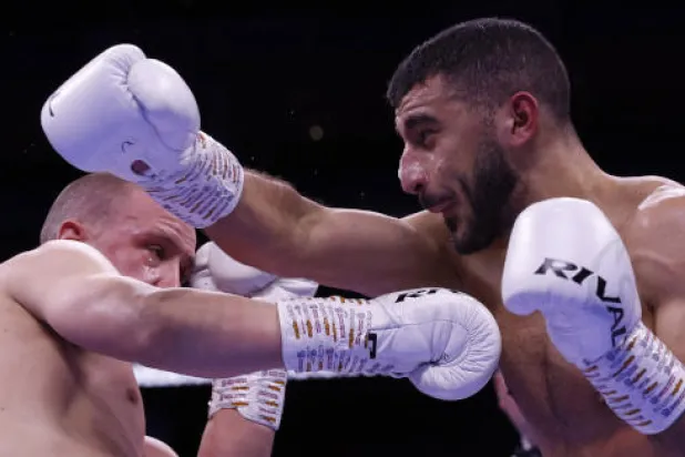 السعودي «المعيوف»... من وهج حلبة الدرعية إلى التألق في «نزال لندن»