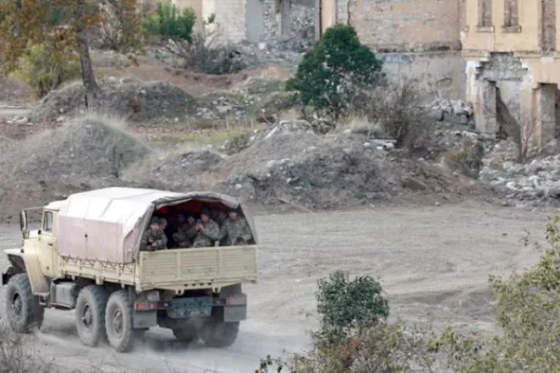 نومبر 2020 میں اگدام شہر کو آرمینیا سے دوبارہ حاصل کرنے کے بعد آذربائیجان کے فوجی یہاں گشت کرتے ہوئے (اے پی)