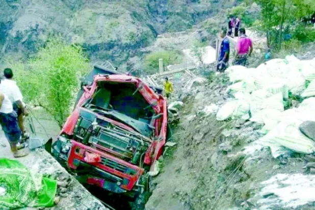 Husilerin Aden'den gıda ve ürün sevkiyatını engelledi