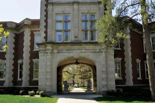 بروفسورة أميركية تؤكد أهمية «تشات جي بي تي» إعلامياً وتسويقياً