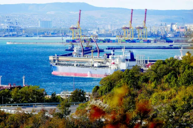 موسكو تعتمد سعر خام دبي في صفقة نفط مع نيودلهي