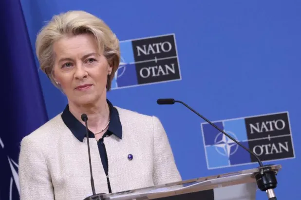 ماكرون وفون دير لاين يلتقيان غداً استعداداً لزيارة الصين