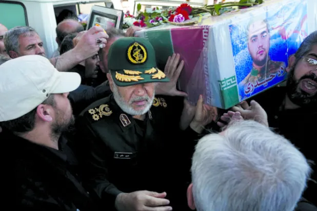 طهران تشيّع قتيلي «الحرس» في سوريا بتأكيد تمسكها بنفوذها ودورها فيها
