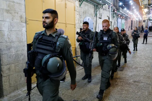 عشرات المستوطنين يقتحمون المسجد الأقصى