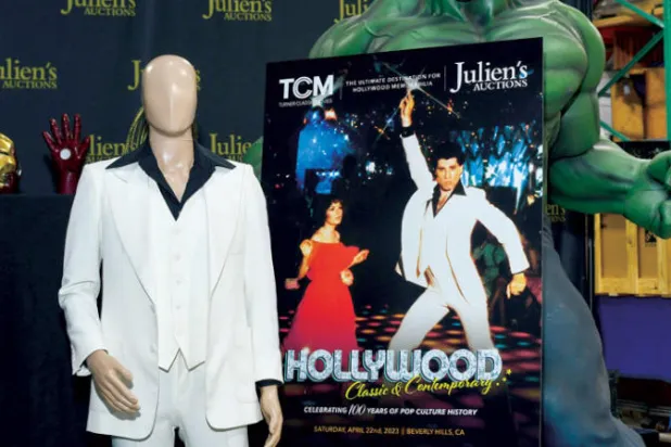 مزاد على 1400 قطعة هوليوودية