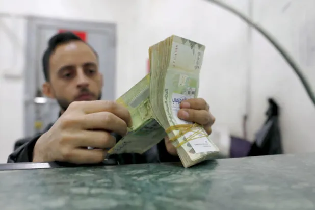 البنوك تحت سيطرة الحوثيين تحوّل الودائع إلى حسابات جارية