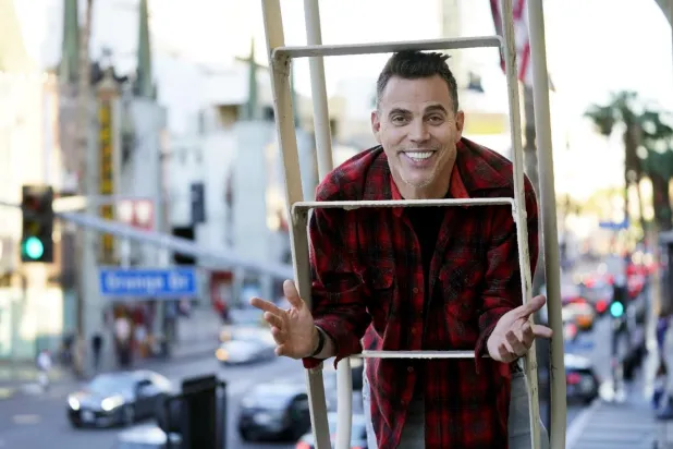 Jackass'in yıldızı, yeni gösterisinin tanıtımını bayılan izleyicilerin videosuyla yaptı