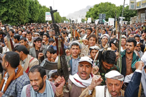 انقلابيو اليمن يرغمون الحلاقين والخياطين على الالتحاق بدورات طائفية