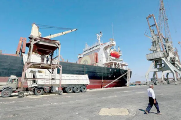 اتهامات للحوثيين بالسطو على مساعدات إنسانية في صنعاء والمحويت