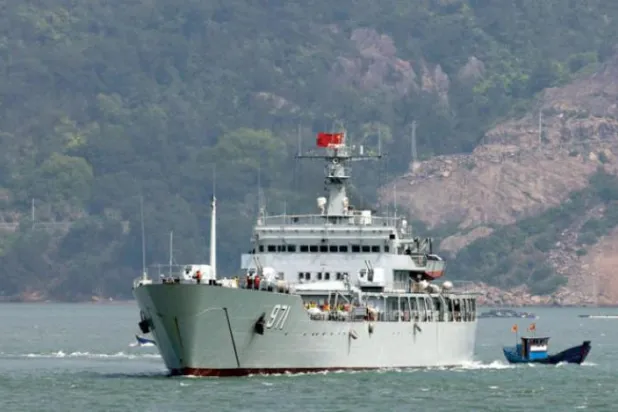 ایک چینی جنگی بحری جہاز کل تائیوان کے ساحل کے قریب (رائٹرز)