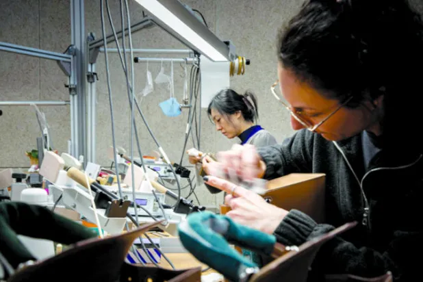 فرنسا تبحث إقرار «الإجازات النسائية»