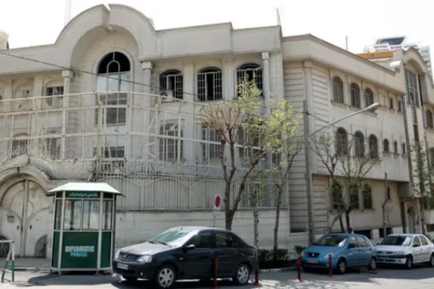 کل تہران میں سعودی سفارت خانے نے کا منظر (رائٹرز)