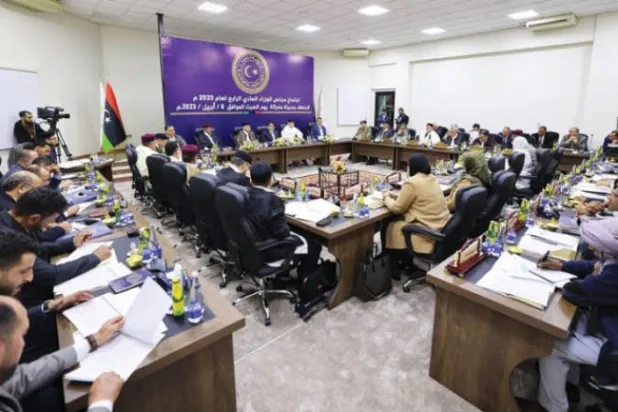 مصراتہ میں المنفی اور الکبیر کی موجودگی میں دبیبہ حکومت کے اجلاس کی تقسیم کی گئی ایک تصویر