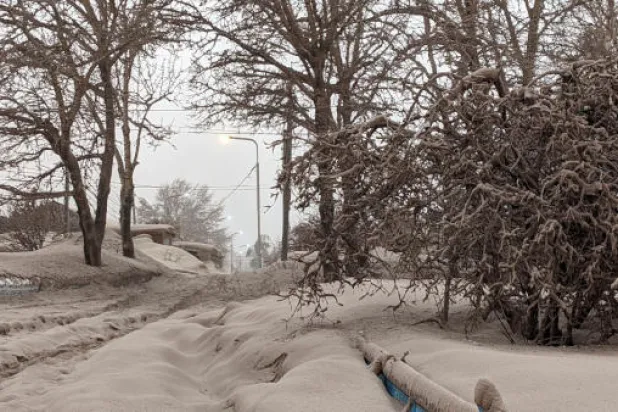 ثوران بركاني في روسيا ينشر سحابة كثيفة من الرماد