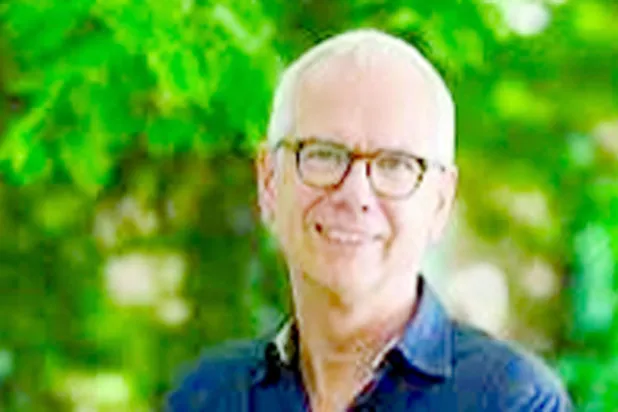 النساء اللواتي يقرأن خطيرات