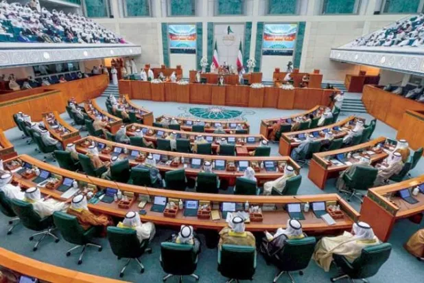 الكويت... أزمة تلد أخرى