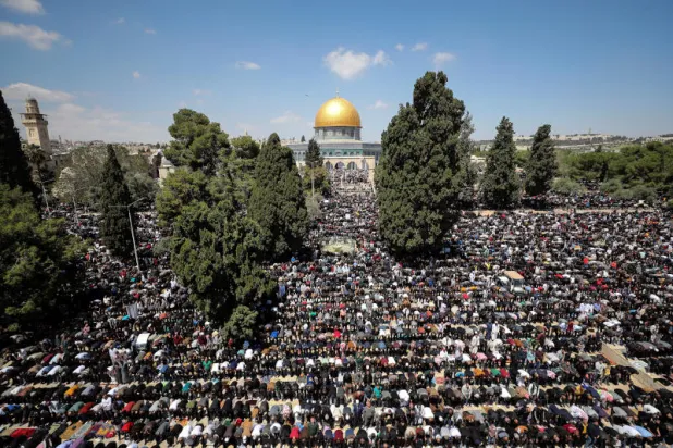 ربع مليون فلسطيني يؤدون صلاة الجمعة في المسجد الأقصى
