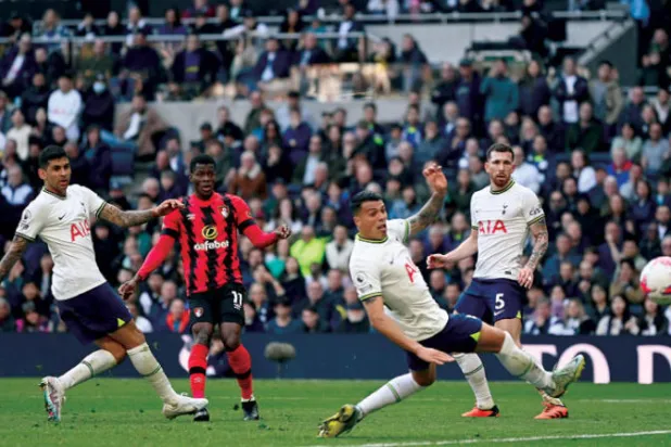 بورنموث يسقط توتنهام على أرضه... وبرايتون يعمّق جراح تشيلسي ولامبارد