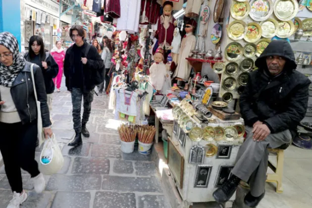 حكومة تونس تحشد الدعم لمتابعة التفاوض على تمويل لا بد منه من صندوق النقد الدولي