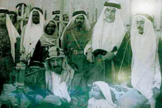 من المؤسس إلى الحفيد... السعوديون بين بيعتين