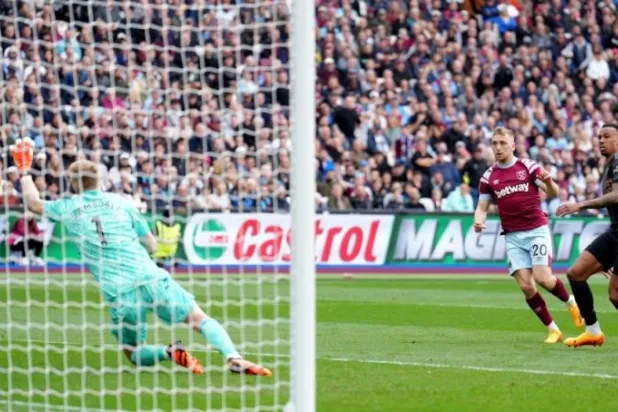 تعادل جديد يضع صدارة آرسنال في مهب الريح... ويونايتد يعود ثالثاً