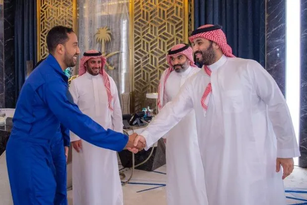 محمد بن سلمان يستقبل رواد الفضاء السعوديين