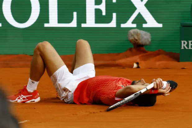 «آلام المرفق» تقلق الصربي نوفاك قبل انطلاق «رولان غاروس»