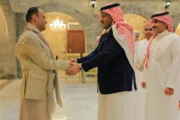 سفیر محمد آل جابر کی اپنے "ٹوئیٹر" اکاؤنٹ پر صنعاء کے دورے کی پوسٹ کردہ ایک تصویر